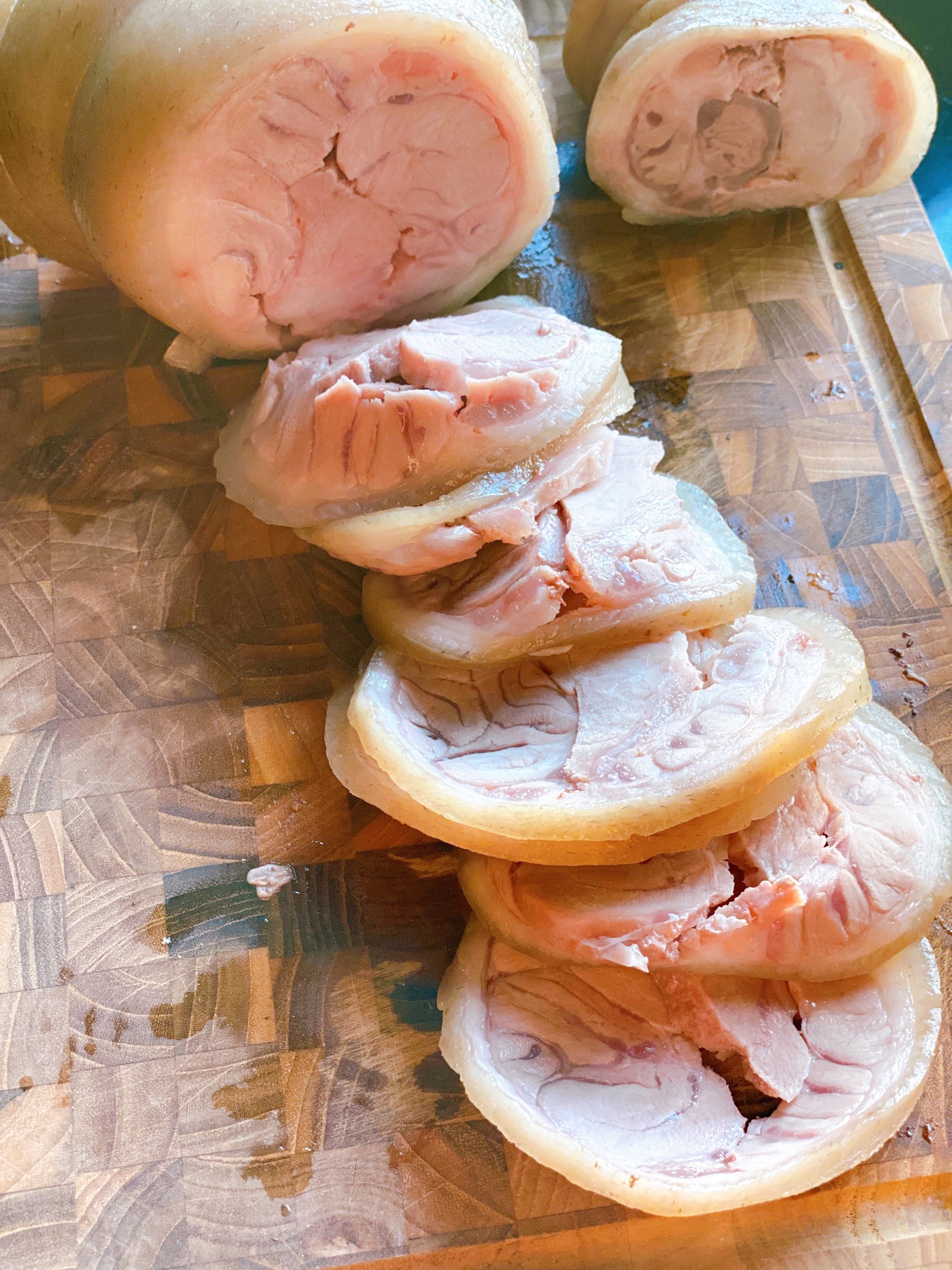 Biến tấu thịt chân giò 2 món ăn là nghiền với nồi chiên hơi nước DINGO DSF16